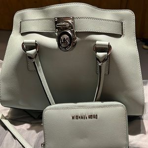 Micheal kors purse and wallet